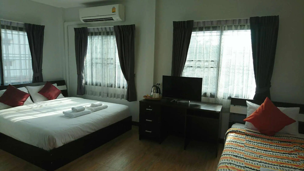 The Cube Sathorn Boutique Hotel เดอะ คิวบ์ สาทร บูติค โฮเทล Near BTS Surasak