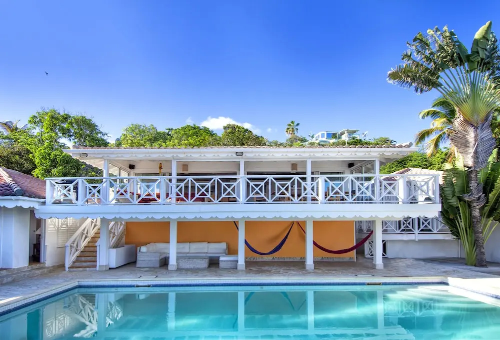 Villa Coralita 4 Br villa by RedAwning