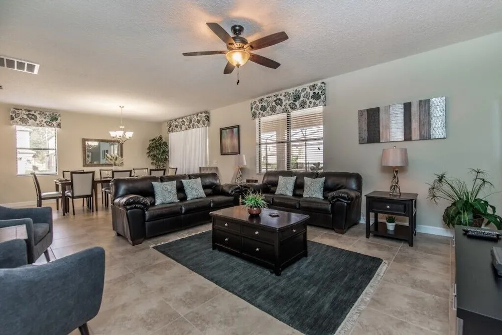 5-Bedroom Villa in Four Corners 1458RF