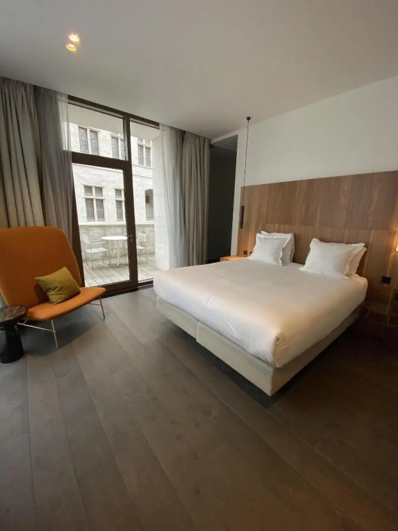 Hotel The Fourth - Tafelrond