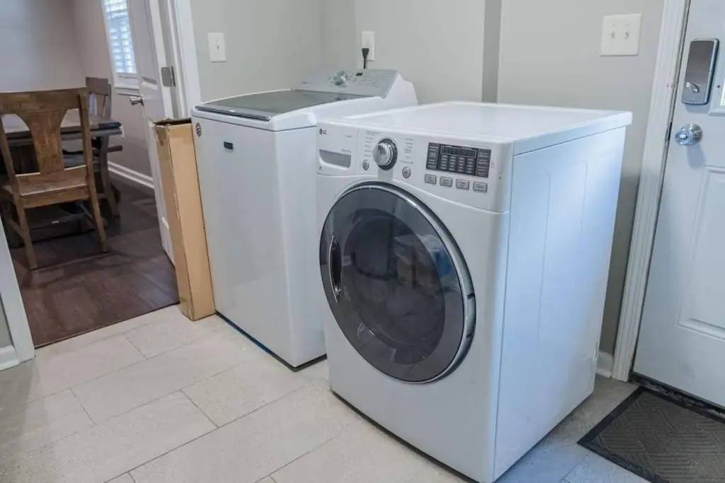 New 4 Bedroom House for Downtown Travelers!!!