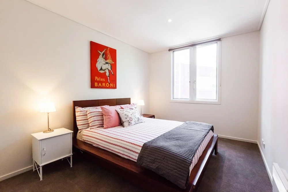 NAOMI, 2BDR South Melbourne Apartment