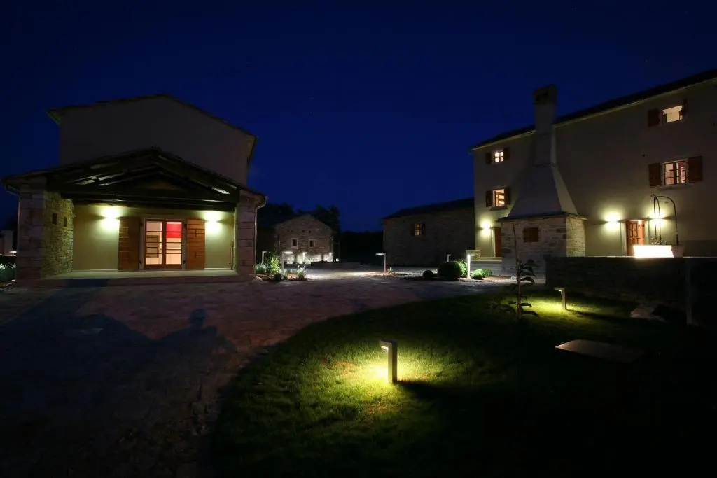Villa Poropati, Grožnjan, Istria - Luxury Countryside Estate for up to 19 persons - Large pool of 80m2 with kids section