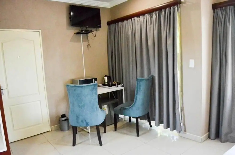 1 OAK Resort