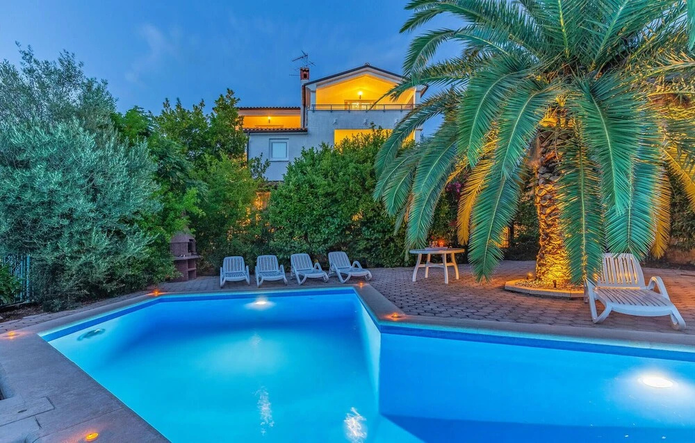 Nice Home in Pula With Wifi and 5 Bedrooms