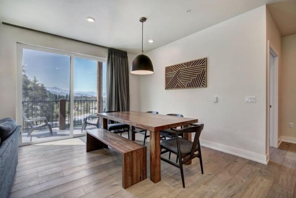 Clearwater Lofts - 3 Bedroom Luxury Condo Near Lakeside Village