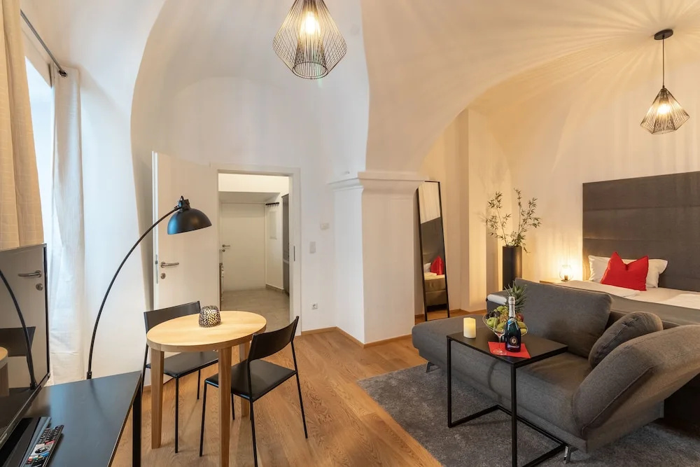 BARONHAUS Aparthotel & Suites
