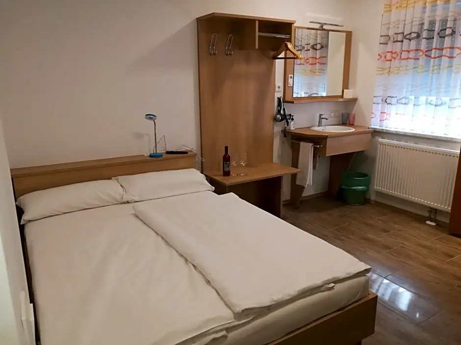 Dorf-Zimmer Mirth