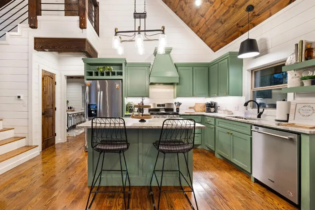 Meant To Bee! New 2 Bedroom, 2 Bath, Sleeps 8! Ping Pong & Shuffle Board