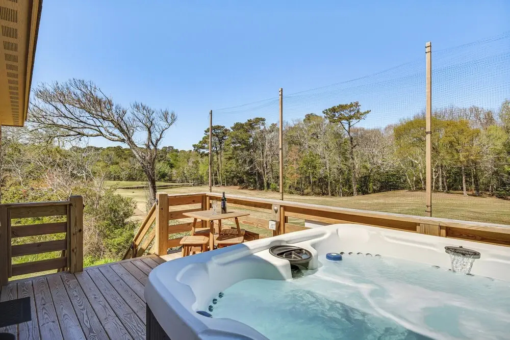 Kitty Hawk Apartment w/ Hot Tub - 1 Mi to Beach!