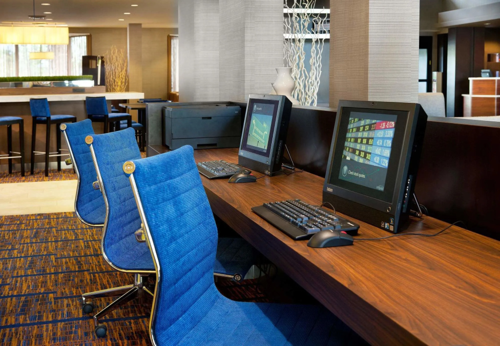 Courtyard by Marriott Oakland Airport