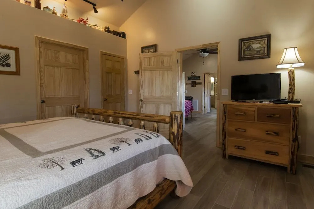 Calhoun House Inn & Suites