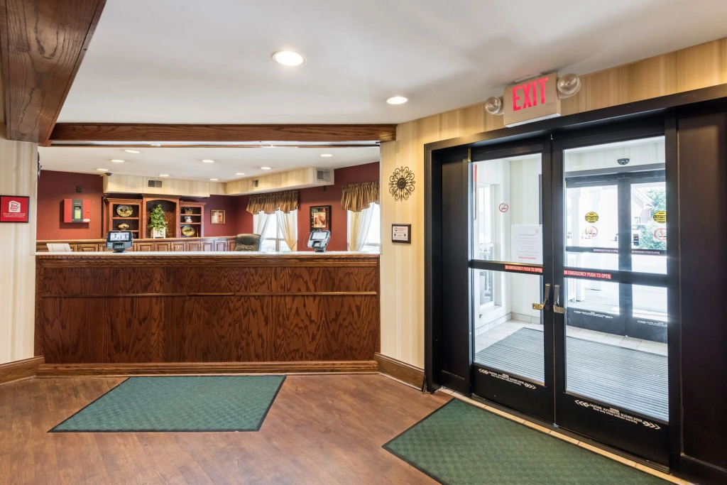 Red Roof Inn & Suites Knoxville East