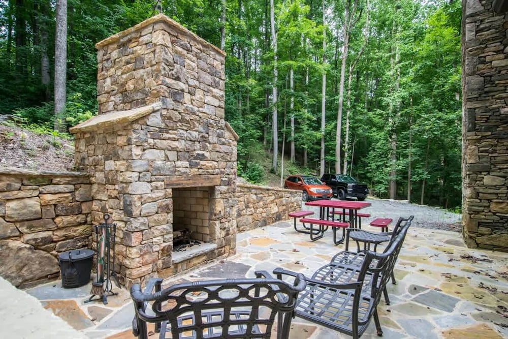 Epic 1BR Cabin w Outdoor Fireplace 5 Min to Town