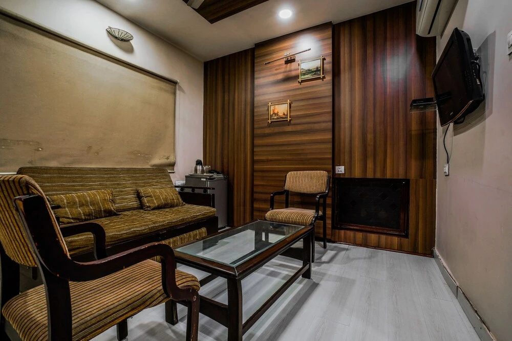 OYO 18396 Hotel Tara International