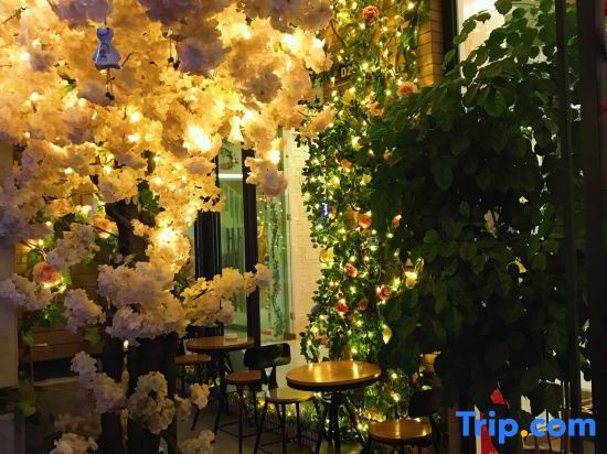 Merlin Art Hotel