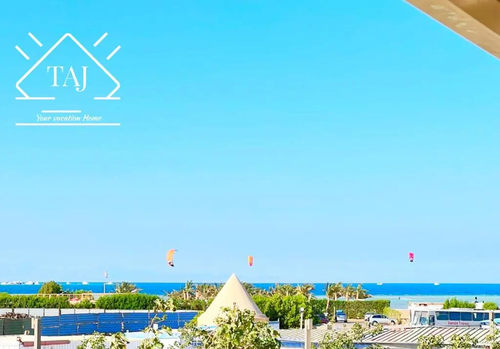 Taj Home, Stunning Mangroovy 1 BR, sea view. Free pool and Beach access