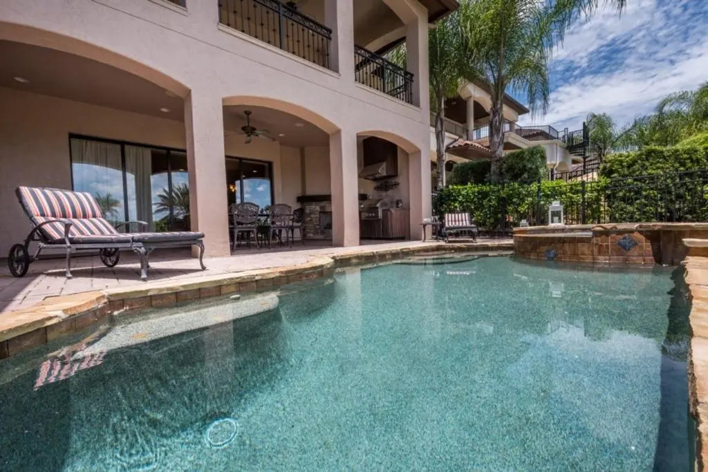 Luxury mansion on golf course at Reunion Resort Orlando 10 minutes from Disney parks - Mansão luxuosa em campo de golfe no Reunion Resort Orlando a 10 minutos dos parques da Disney