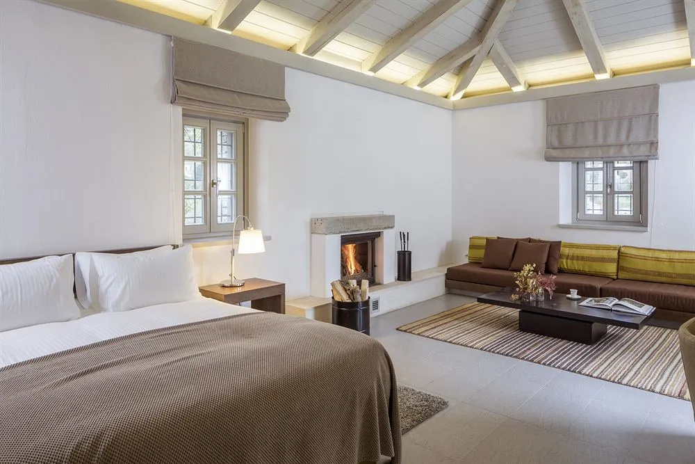 Monopatia Resort