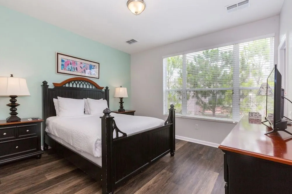Luxury Townhome 3 Bedroom Condo by Redawning