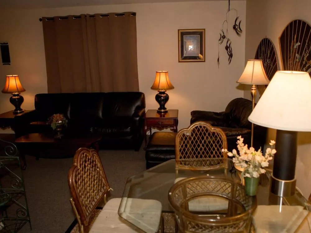 Lamplighter Suites