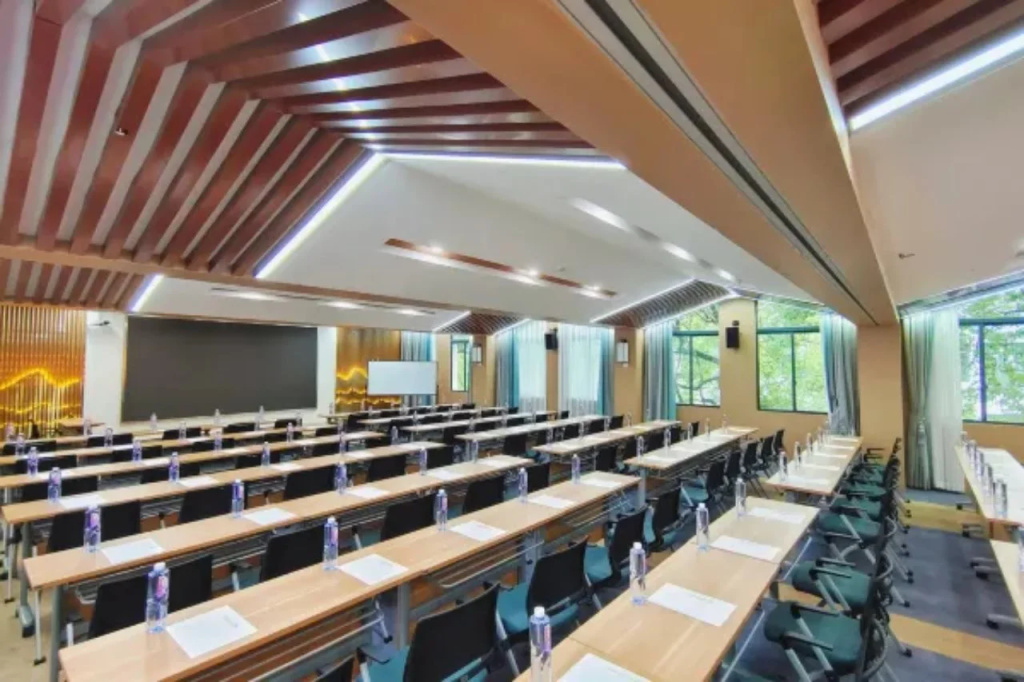 Vienna Hotel (Wuhan Guobo Jiangang subway station store)