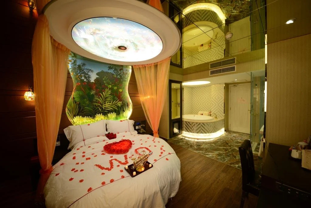 Crystal Theme Hotel