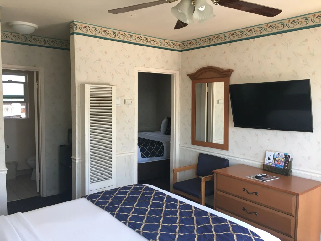 The Palomar Inn