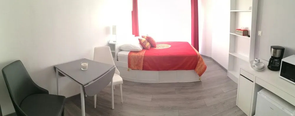 Joli Studio Le Pavachon jardin et terrasse à 3 min du Puy du Fou