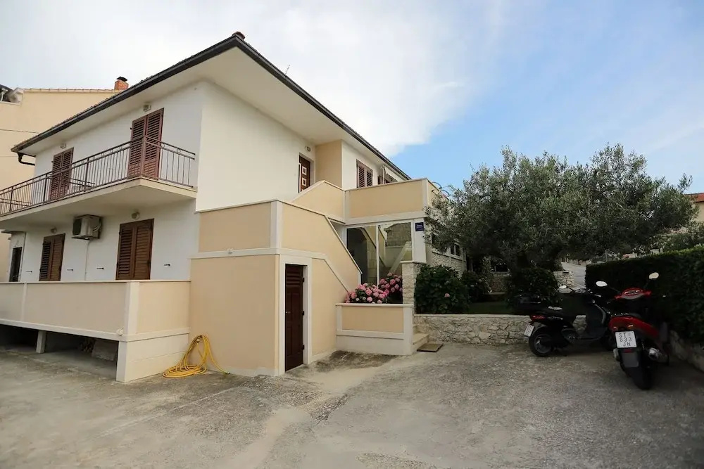 Mut - 250 m From Beach - A1