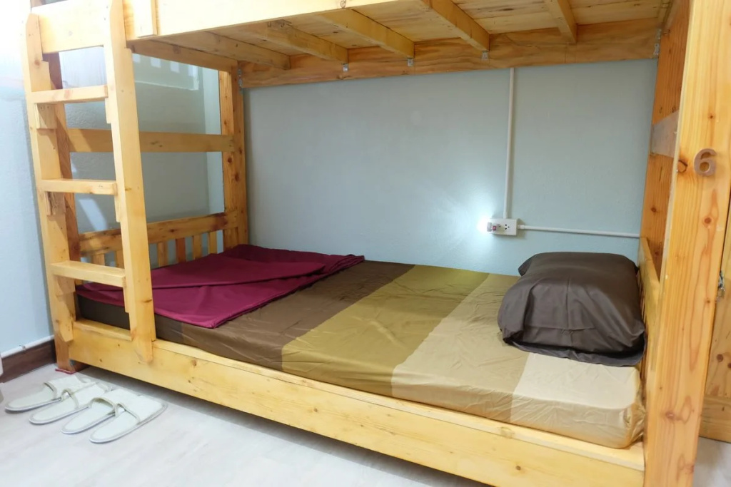 Plearn Hostel