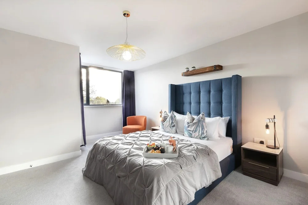 Elliot Oliver - Stunning 3 Bedroom Penthouse With Large Terrace And Parking