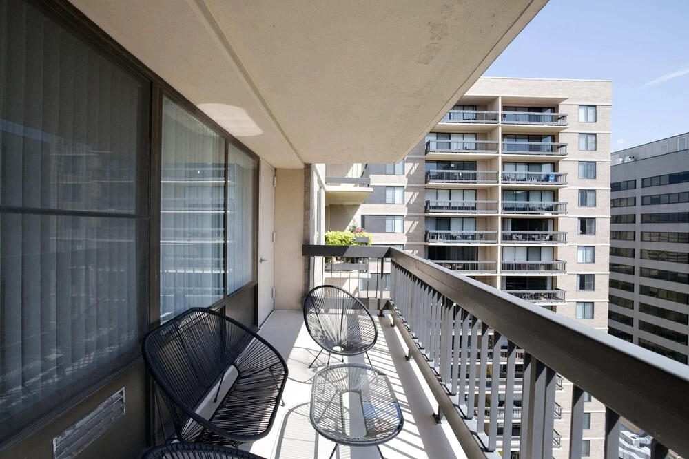 Stylish & Fantastic apt in Crystal City