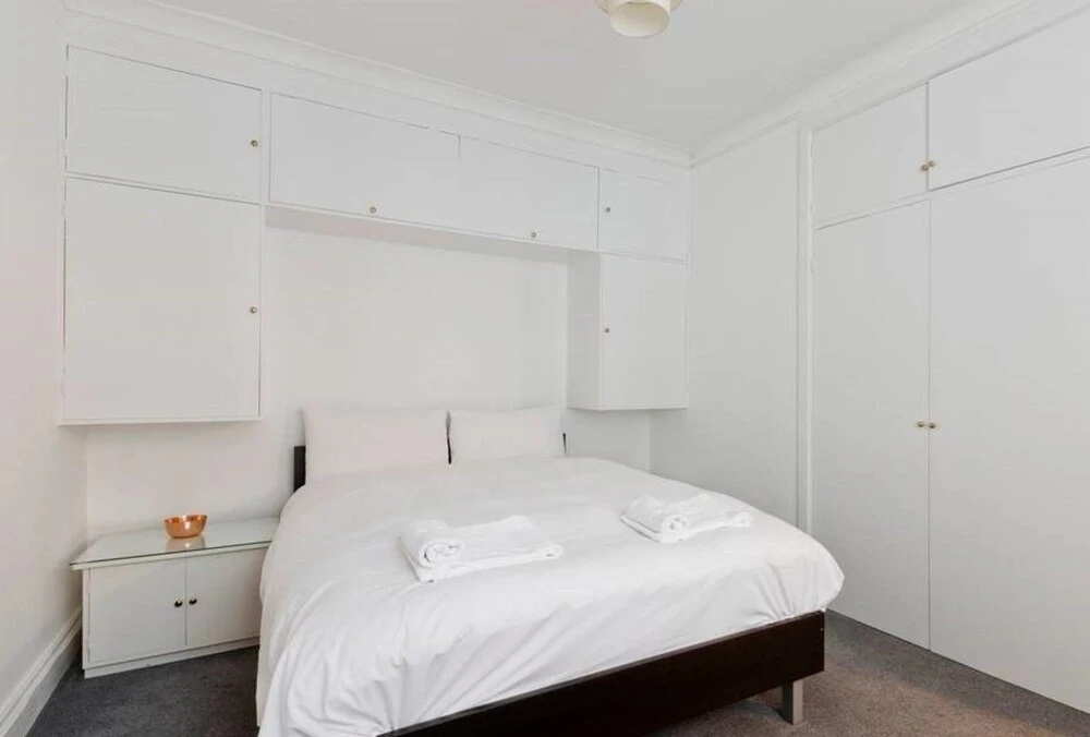 Oxford Circus Luminous Gem, Sleeps 4
