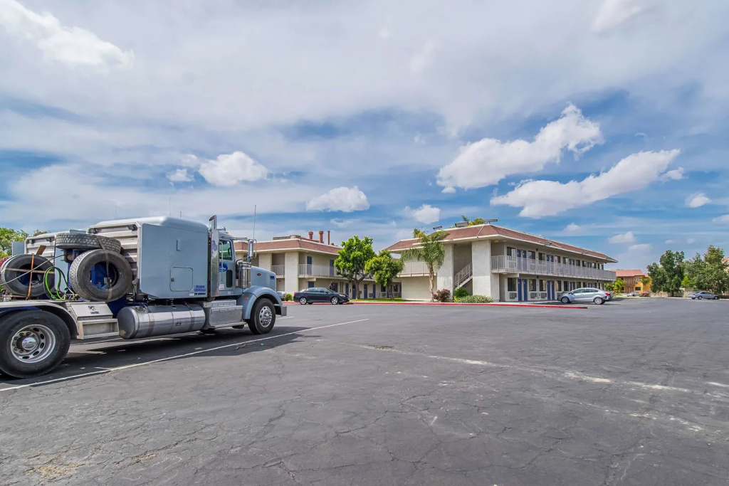 Motel 6-Bakersfield, CA - Airport