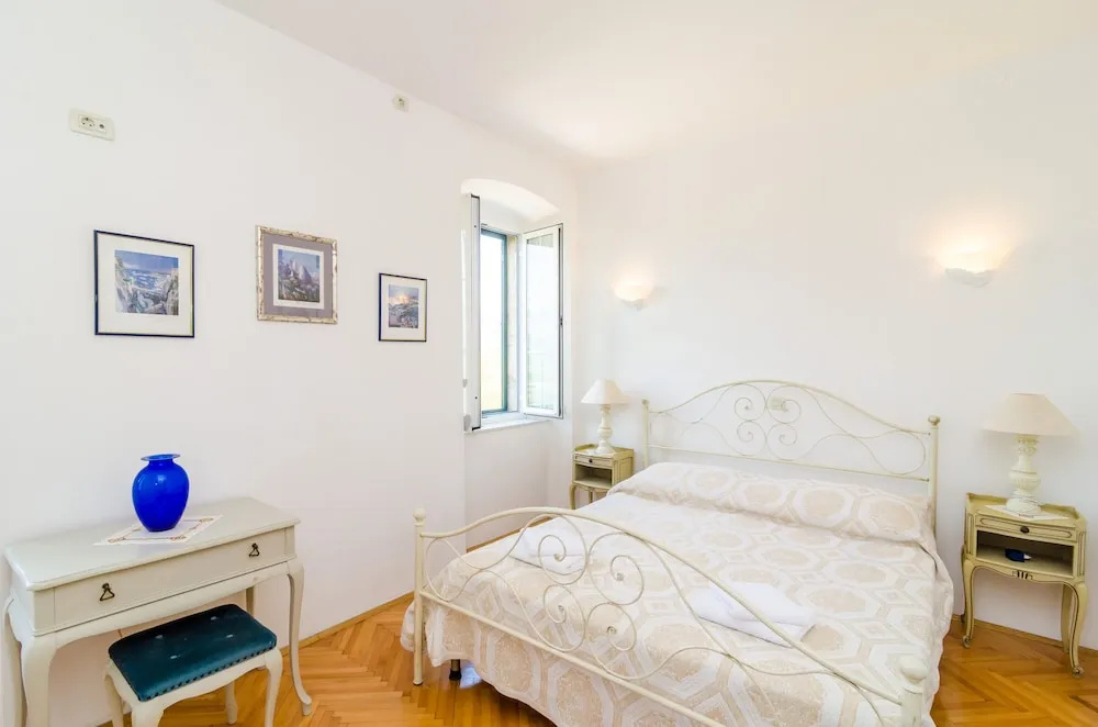 Stone House Dimato
