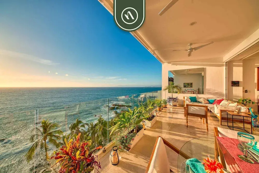 Luxurious 2 BR Condo - Oceanfront - Infinity Pools