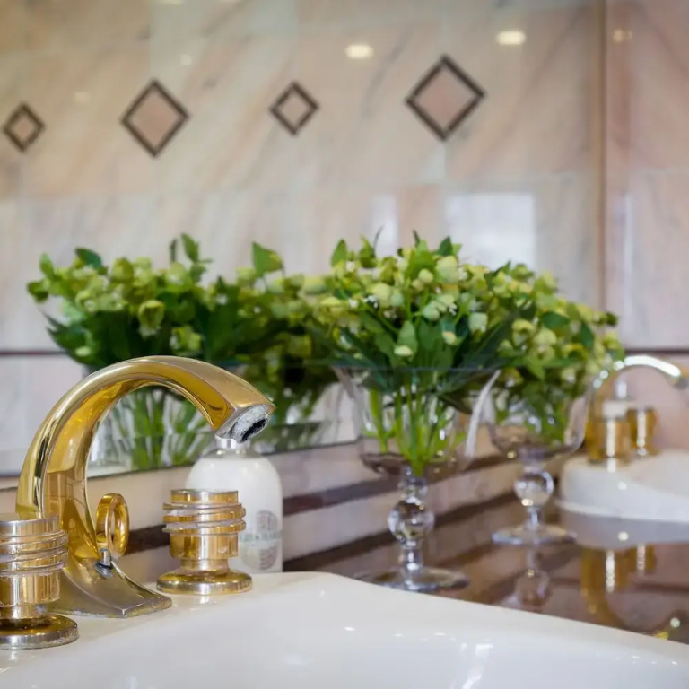 Penthouse 3-bed 3-bath on Marble Arch