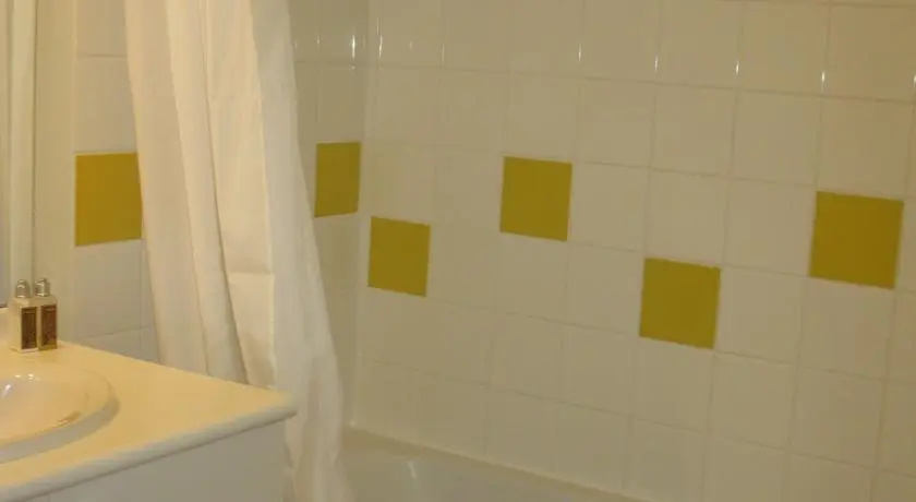 UNIVEA Suites Confort Nantes La Beaujoire