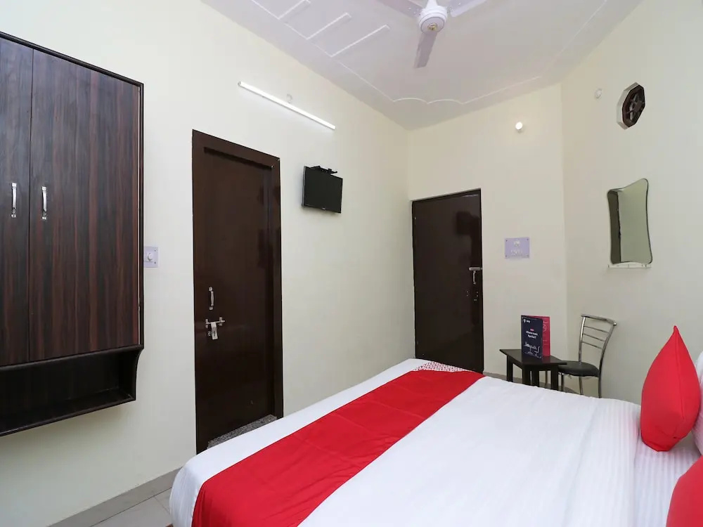 Itsy Hotels Krishna Residency, Govardhan Chauraha