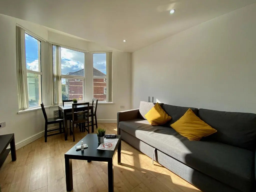 Relax in a modern Cardiff home by the City Centre & Bute Park