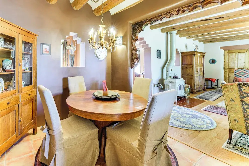 14 Mi to Taos Ski Valley: Mtn-view Gem w/ Patio