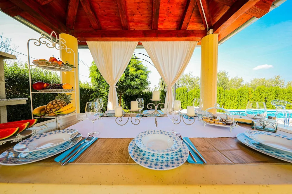 Villa Eleganza With Pool For 9 Guests , Zadar