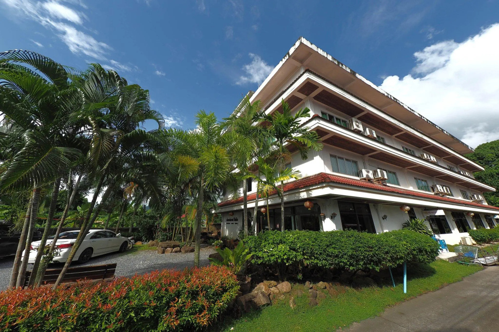 Dumrong Town Hotel