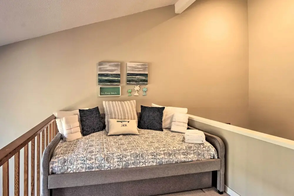 Ocean Gate Condo w/ Private Deck + Beach Access!