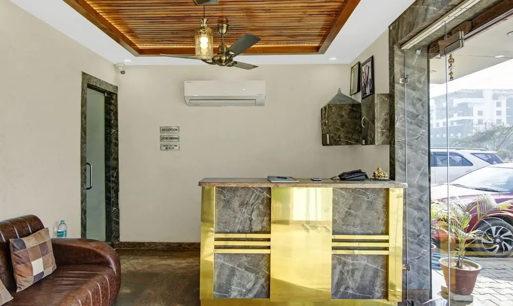 Hotel Royal Salute Near Paras Downtown Square Mall Zirakpur Chandigarh