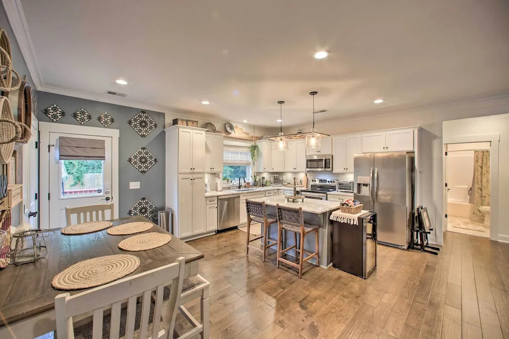 2 Mi to Downtown: Luxe Greenville Retreat!
