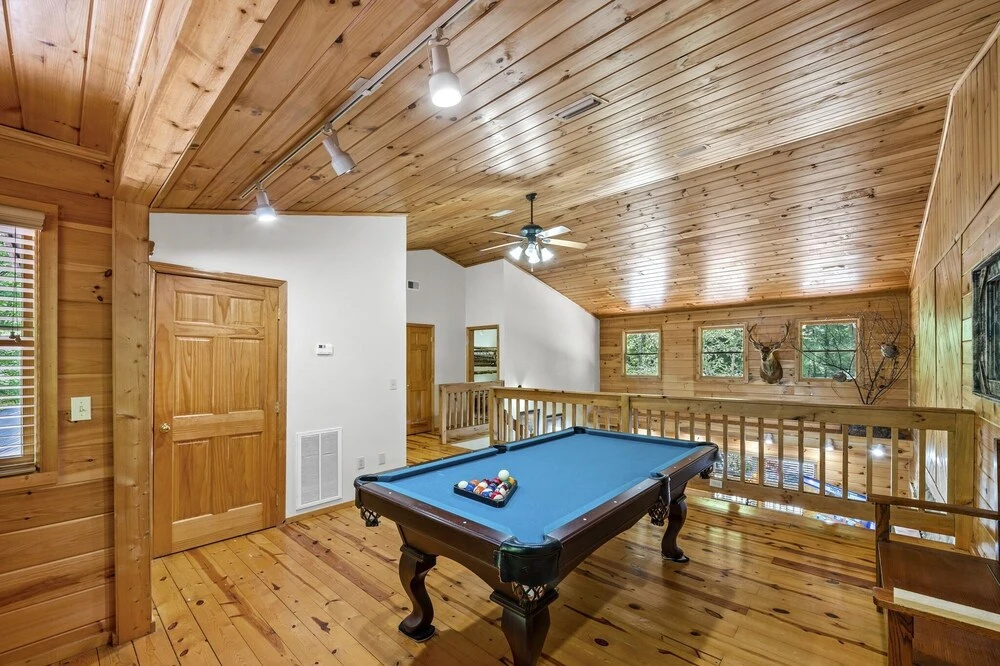 River Lodge 5 Bedroom Home by Redawning