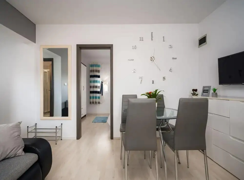 Beautiful Apartment With Parking Space