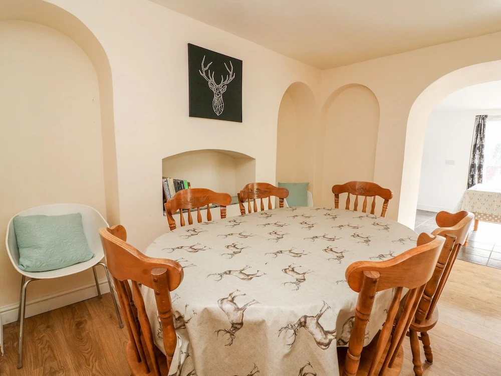 Ynys Cottage